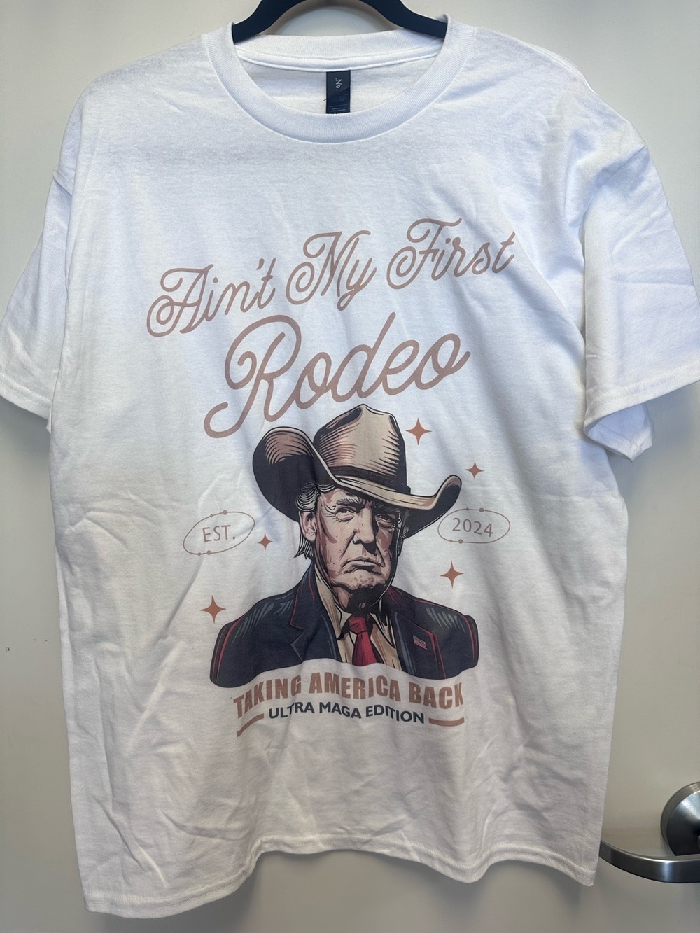 TRUMP 🇺🇸White Graphic Tee - 'Ain't My First Rodeo'